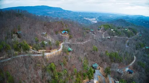 13 Overholt Trl, Sevierville, TN 37862