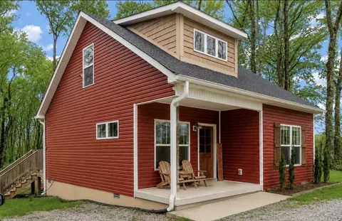 115 N Adams St, Adams, TN 37010