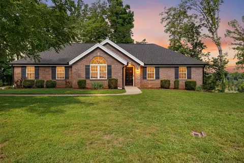 1804 Warfield Dr, Clarksville, TN 37043