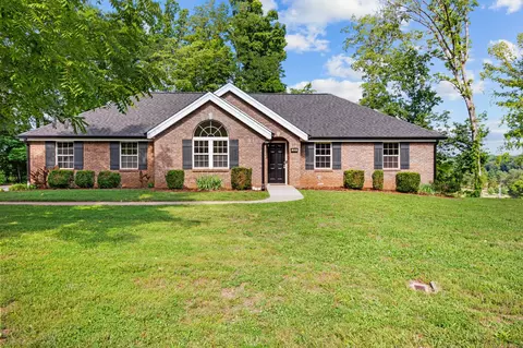 1804 Warfield Dr, Clarksville, TN 37043