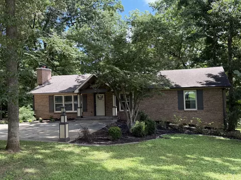 423 Rivermont Dr, Clarksville, TN 37043