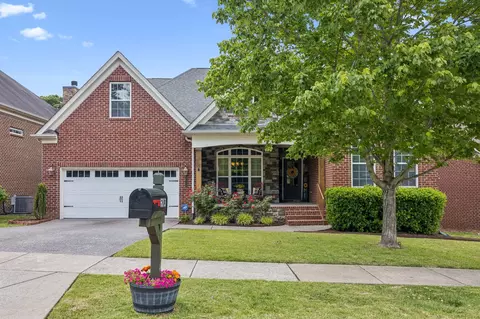 6013 Christmas Dr, Nolensville, TN 37135