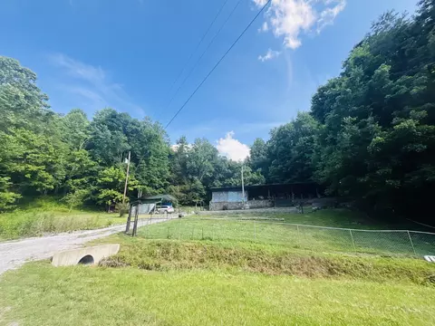 150 Amons Ln, Lafayette, TN 37083
