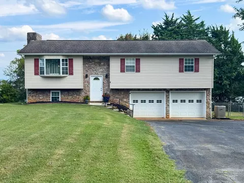 2718 Fisherman St, Kodak, TN 37764
