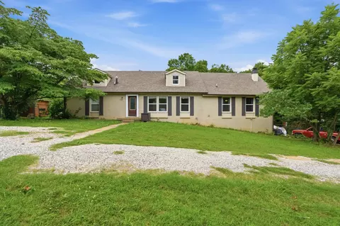 305 Cainridge Dr, Clarksville, TN 37040
