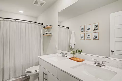 Bath - 210 Casper Dr, Spring Hill, TN 37174 photo 3 of 3