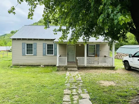 1611 Knob Creek Rd, Celina, TN 38551