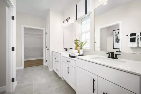Bath - 1102 Pinehurst Ct, Murfreesboro, TN 37128 photo 1 of 3