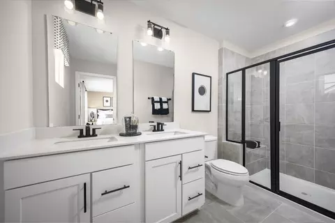 Bath - 1102 Pinehurst Ct, Murfreesboro, TN 37128 photo 3 of 3