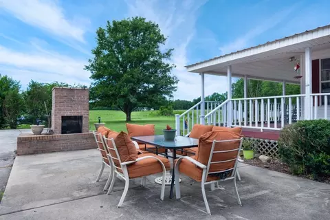 Exterior - 219 Thomas Farms Ln, Morrison, TN 37357 photo 4 of 21