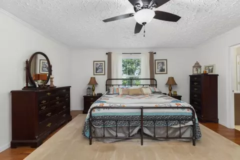 Bedroom - 219 Thomas Farms Ln, Morrison, TN 37357 photo 4 of 10