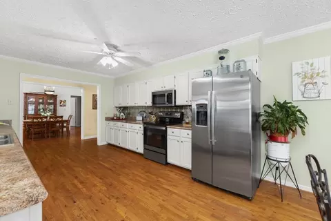Kitchen - 219 Thomas Farms Ln, Morrison, TN 37357 photo 5 of 7