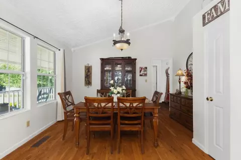 Dining - 219 Thomas Farms Ln, Morrison, TN 37357 photo 3 of 7