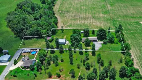 200 Acorn Hill Dr, Sparta, TN 38583