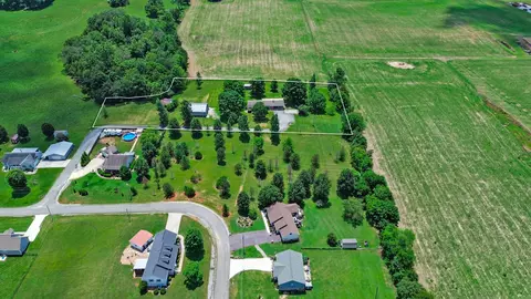 200 Acorn Hill Dr, Sparta, TN 38583