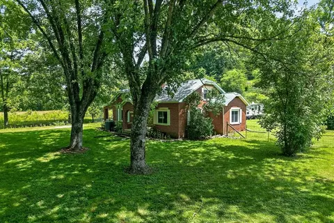 747 Hunting Creek Rd, Whitleyville, TN 38588