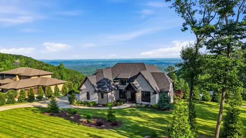 8008 Mountain Laurel Trl, Signal Mountain, TN 37377