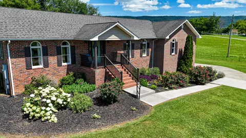 121 County Road 903, Etowah, TN 37331
