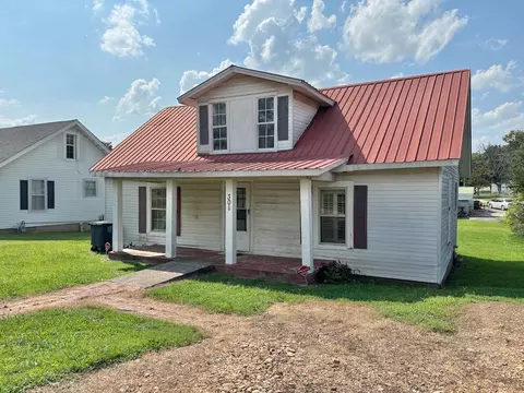 301 Edgewood St, Lafayette, TN 37083
