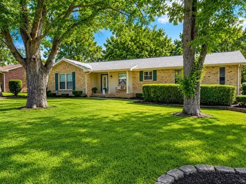 107 Charleston Dr, Goodlettsville, TN 37072