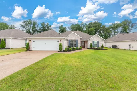 54 Golden Brooke Dr, Jackson, TN 38305