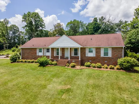 1301 White Dr, Lewisburg, TN 37091