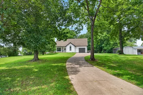 380 Martin Rd, Clarksville, TN 37042