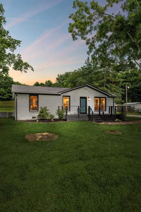 2632 Owens Dr, Santa Fe, TN 38482