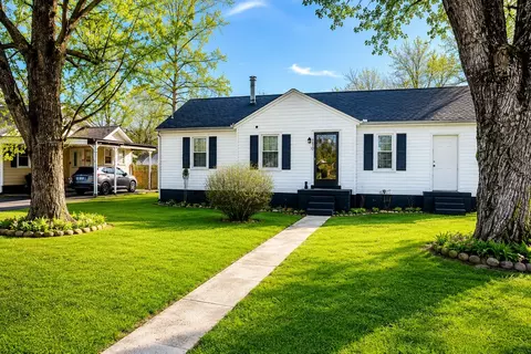 130 Anderson Dr, Tullahoma, TN 37388