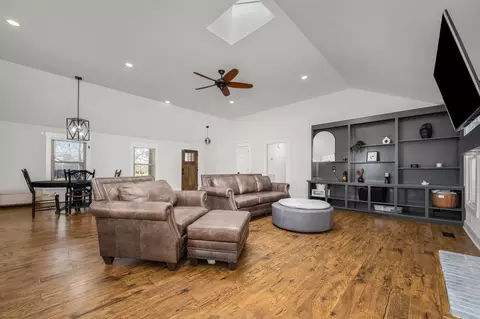 Living - 1430 Arrowhead Pl, Murfreesboro, TN 37129 photo 2 of 4