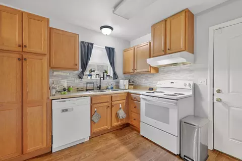 Kitchen - 119 Silver Leaf Cir, Dickson, TN 37055 photo 2 of 2