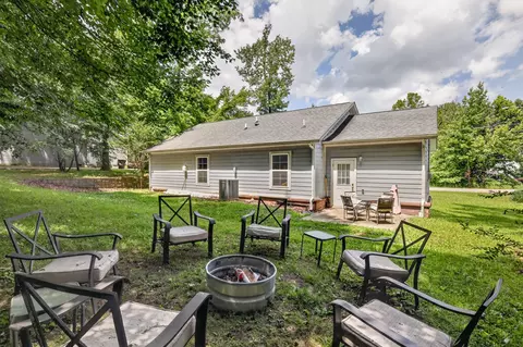 Exterior - 119 Silver Leaf Cir, Dickson, TN 37055 photo 3 of 8