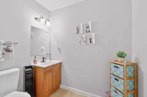 Bath - 119 Silver Leaf Cir, Dickson, TN 37055 photo 2 of 2