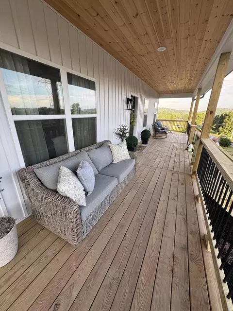 146 Young Ln, Decatur, TN 37322