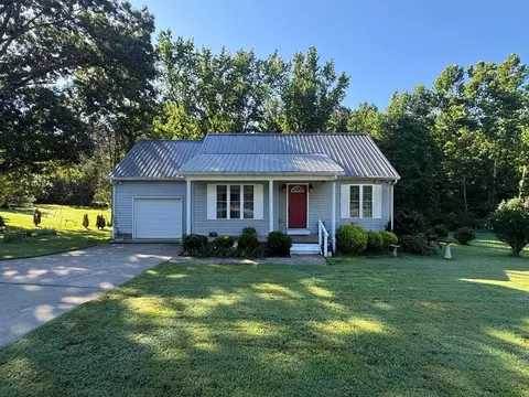 381 Longview Dr, Camden, TN 38320