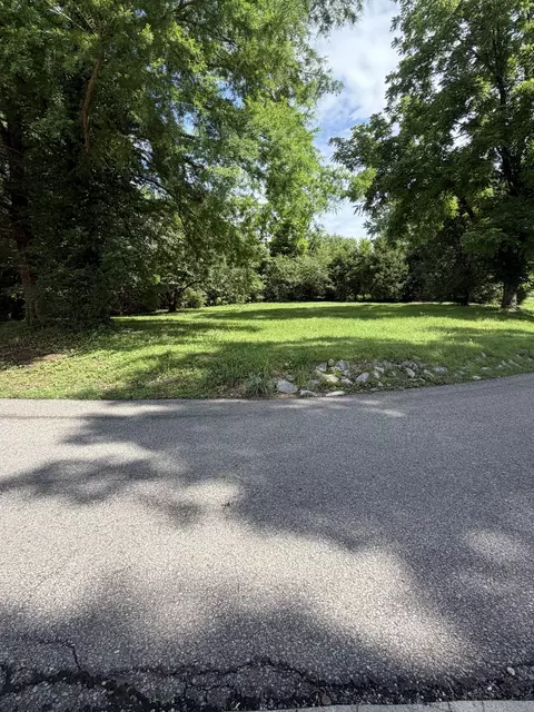 211 Lee Cir, Dover, TN 37058