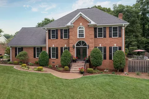 129 Baldridge Dr, Cottontown, TN 37048