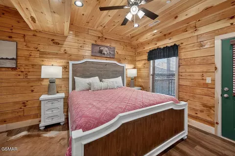 Bedroom - 826 String Run Way, Pigeon Forge, TN 37863 photo 1 of 14