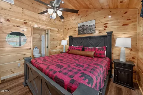 Bedroom - 826 String Run Way, Pigeon Forge, TN 37863 photo 10 of 14