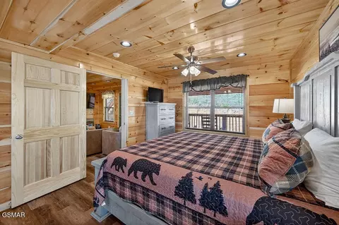 Bedroom - 826 String Run Way, Pigeon Forge, TN 37863 photo 8 of 14
