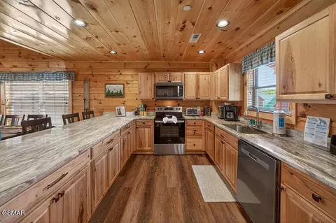 Kitchen - 826 String Run Way, Pigeon Forge, TN 37863 photo 2 of 4