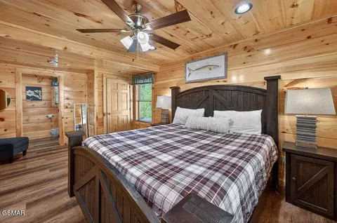 Bedroom - 826 String Run Way, Pigeon Forge, TN 37863 photo 4 of 14