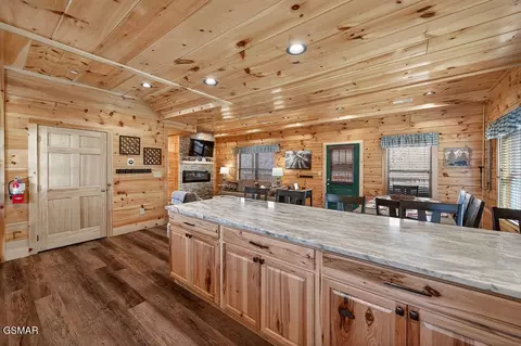 Kitchen - 826 String Run Way, Pigeon Forge, TN 37863 photo 3 of 4