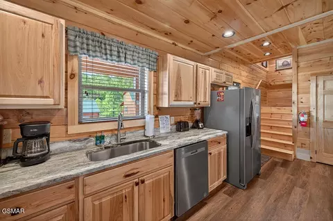 Kitchen - 826 String Run Way, Pigeon Forge, TN 37863 photo 4 of 4