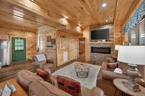 Living - 826 String Run Way, Pigeon Forge, TN 37863 photo 1 of 7