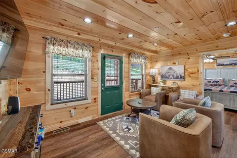 Living - 826 String Run Way, Pigeon Forge, TN 37863 photo 4 of 7