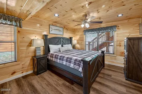 Bedroom - 826 String Run Way, Pigeon Forge, TN 37863 photo 5 of 14