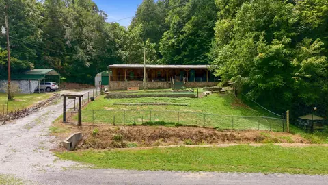 150 Amons Ln, Lafayette, TN 37083