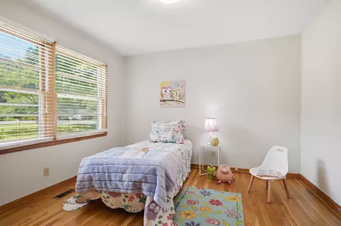 Bedroom - 304 Cedarview Dr, Dickson, TN 37055 photo 5 of 8