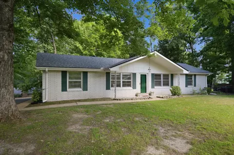 Exterior - 304 Cedarview Dr, Dickson, TN 37055 photo 2 of 5